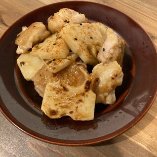 味付けはめんつゆだけ！たけのこと鶏肉のガリバタ炒め